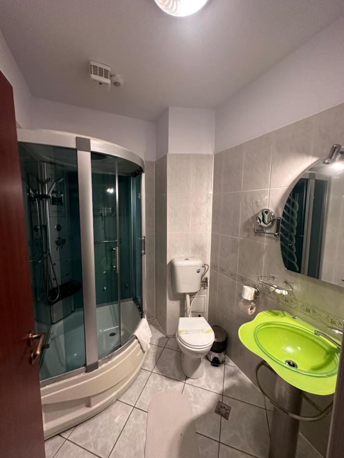 Hotel Bliss Bucarest Esterno foto