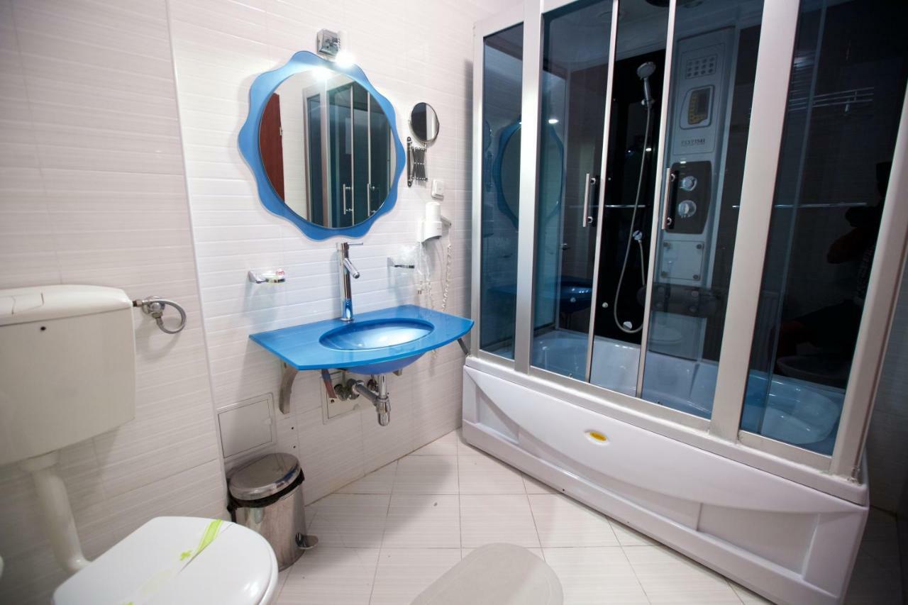 Hotel Bliss Bucarest Esterno foto